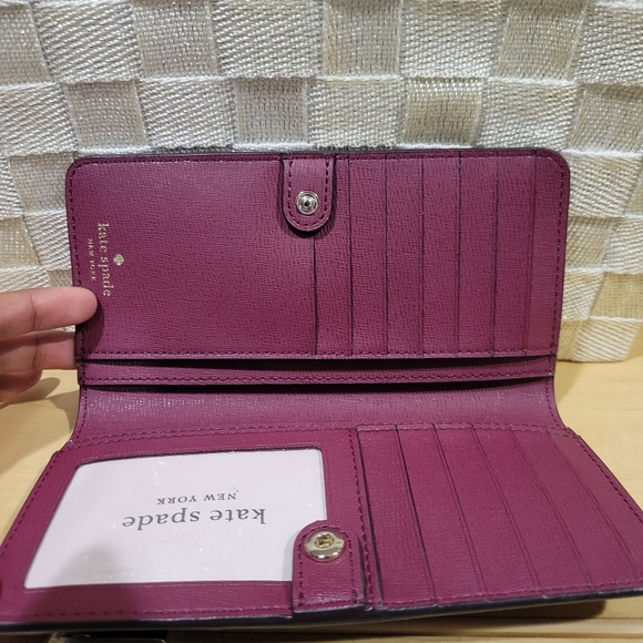 Kate Spade Slim Bifold Wallet Leather, 6.5” Wide, 3.5” Height, Leather like new - Picture 4 of 6